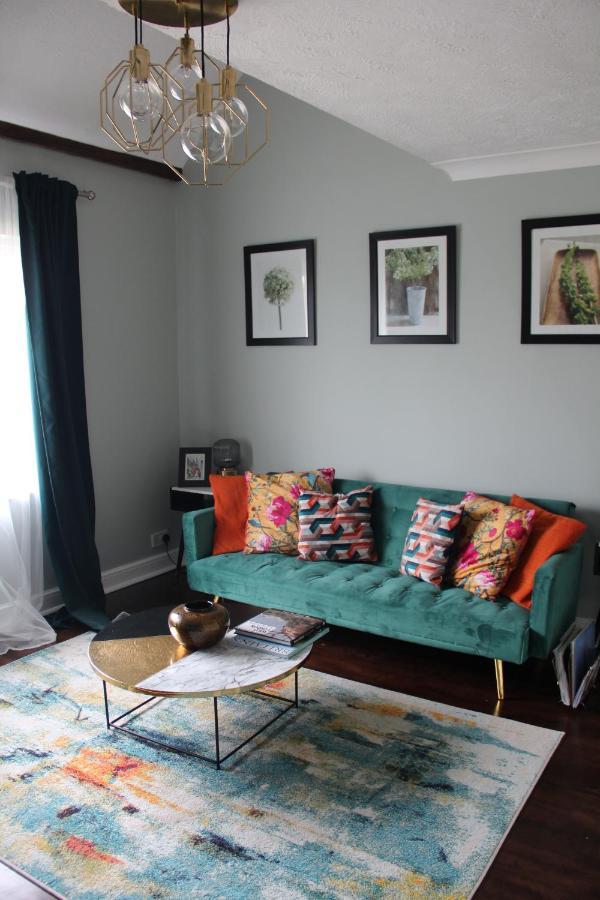 Beautiful Apartment In Guildford With Parking Send Extérieur photo