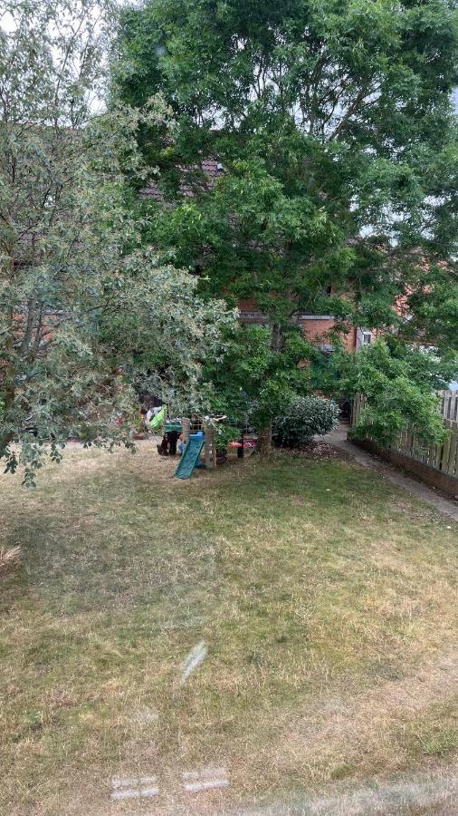 Beautiful Apartment In Guildford With Parking Send Extérieur photo