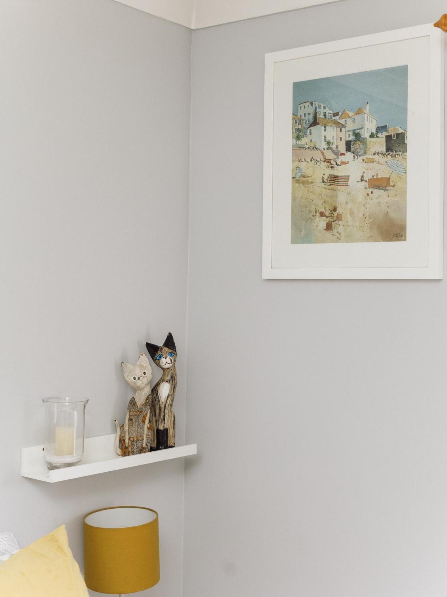 Beautiful Apartment In Guildford With Parking Send Extérieur photo