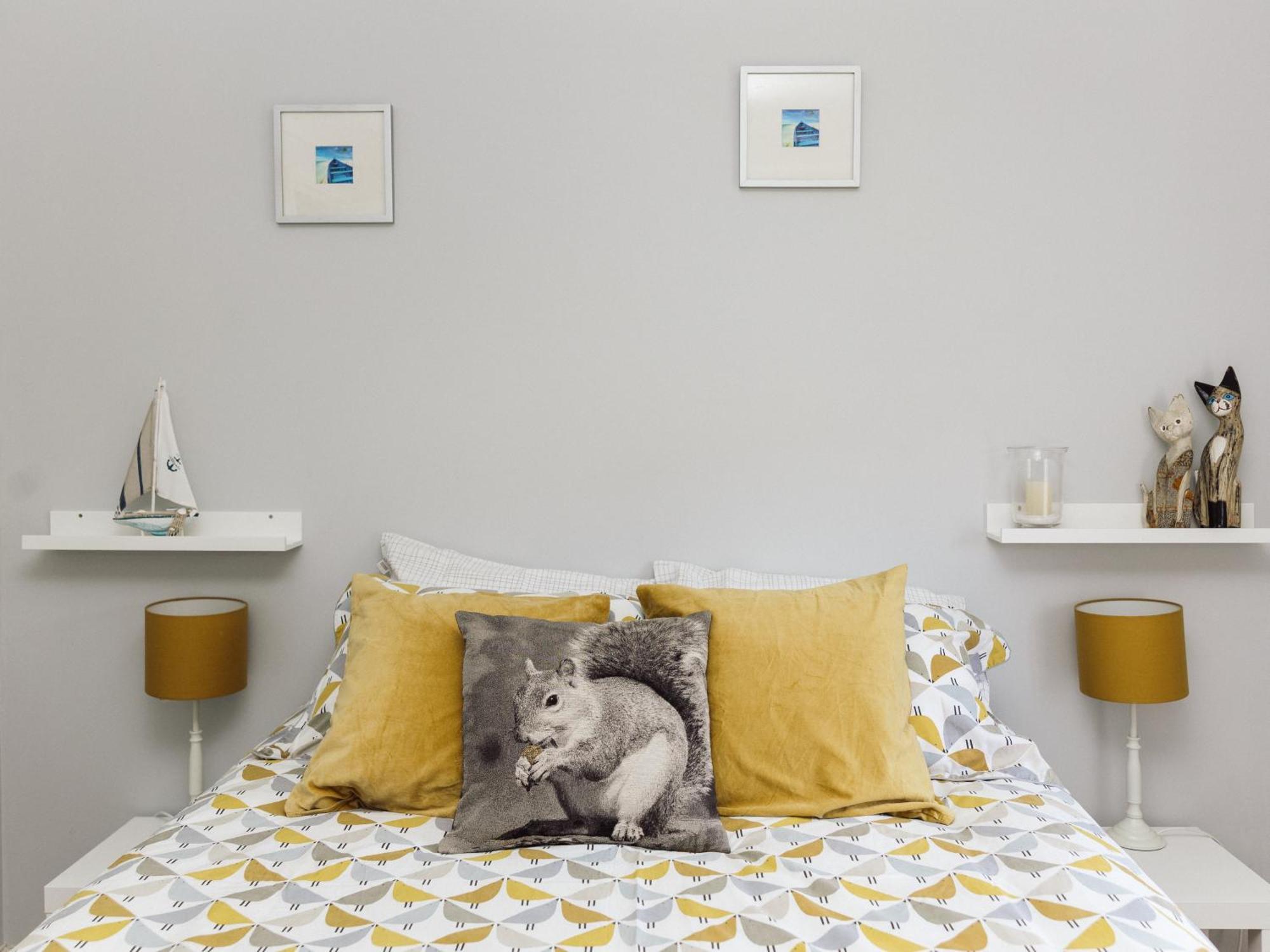 Beautiful Apartment In Guildford With Parking Send Extérieur photo