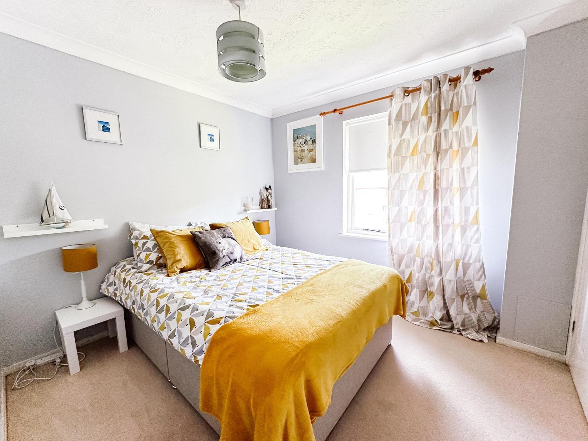 Beautiful Apartment In Guildford With Parking Send Extérieur photo
