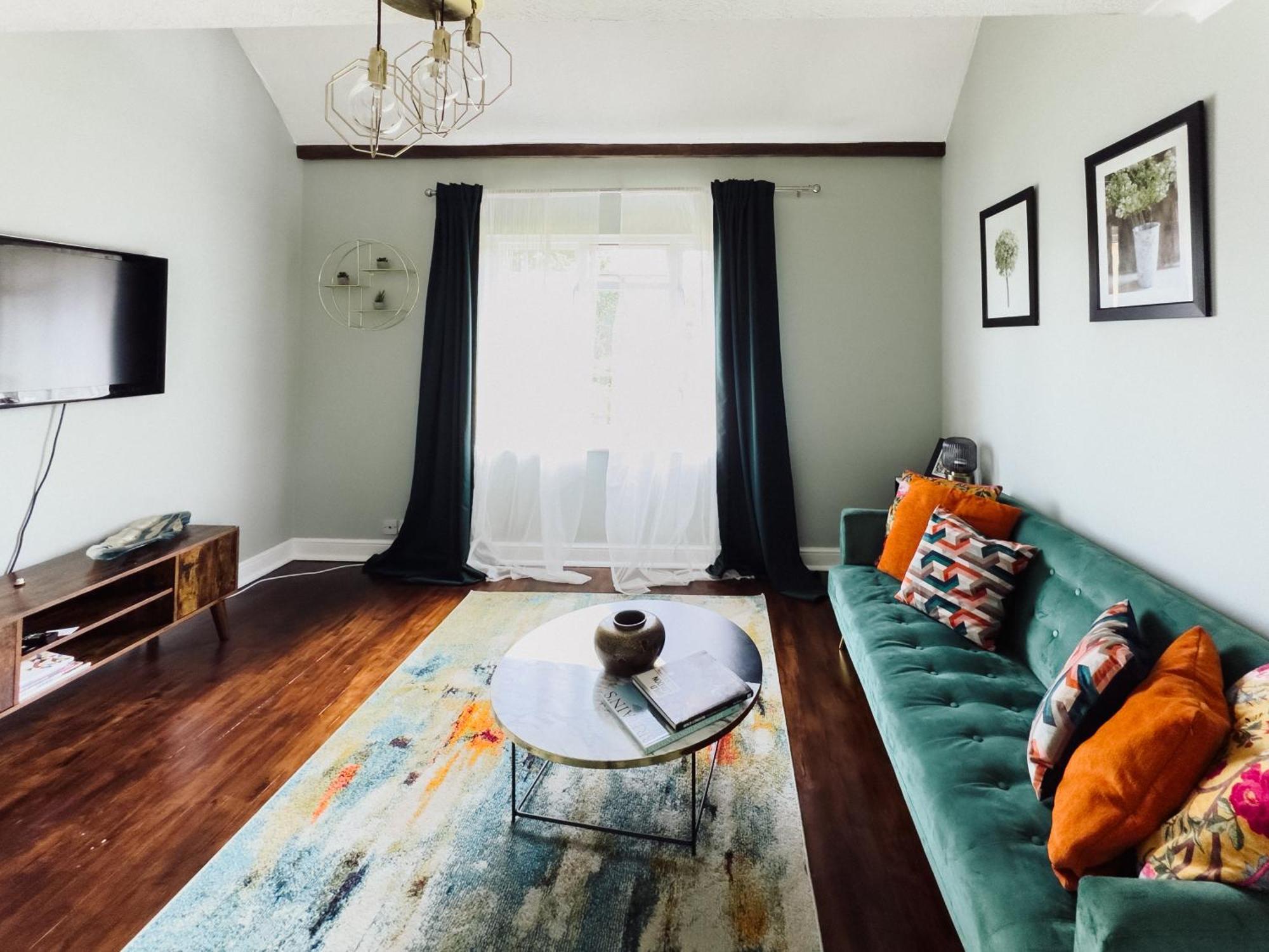 Beautiful Apartment In Guildford With Parking Send Extérieur photo
